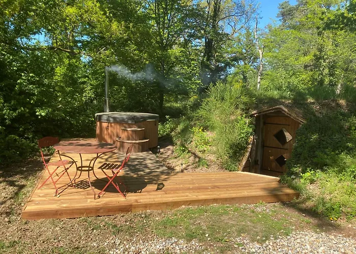 Le Nid Dans Les Bruyères